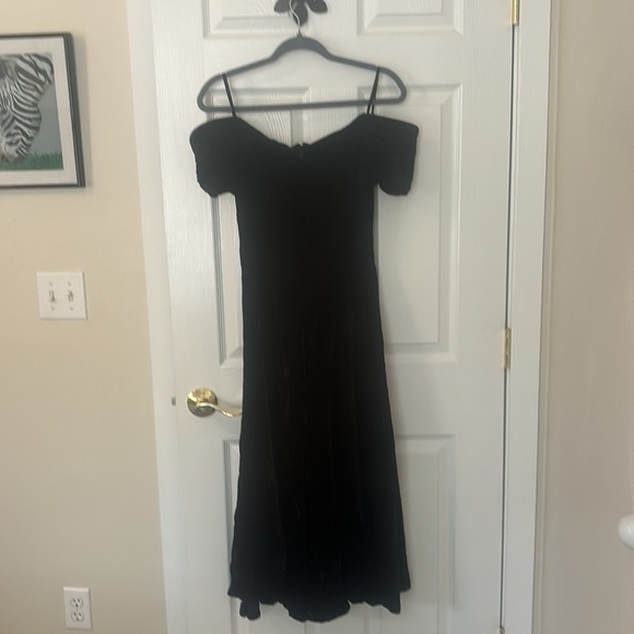 Moda Int’l Black Crushed Velvet Off Shoulder maxi Dress size 4 - Picture 5 of 9